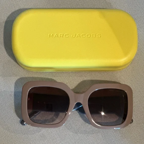 Marc Jacobs Oversized Beige & Gray Gradient Sunglasses ✨ Retail: $240 NIB - Picture 8 of 12